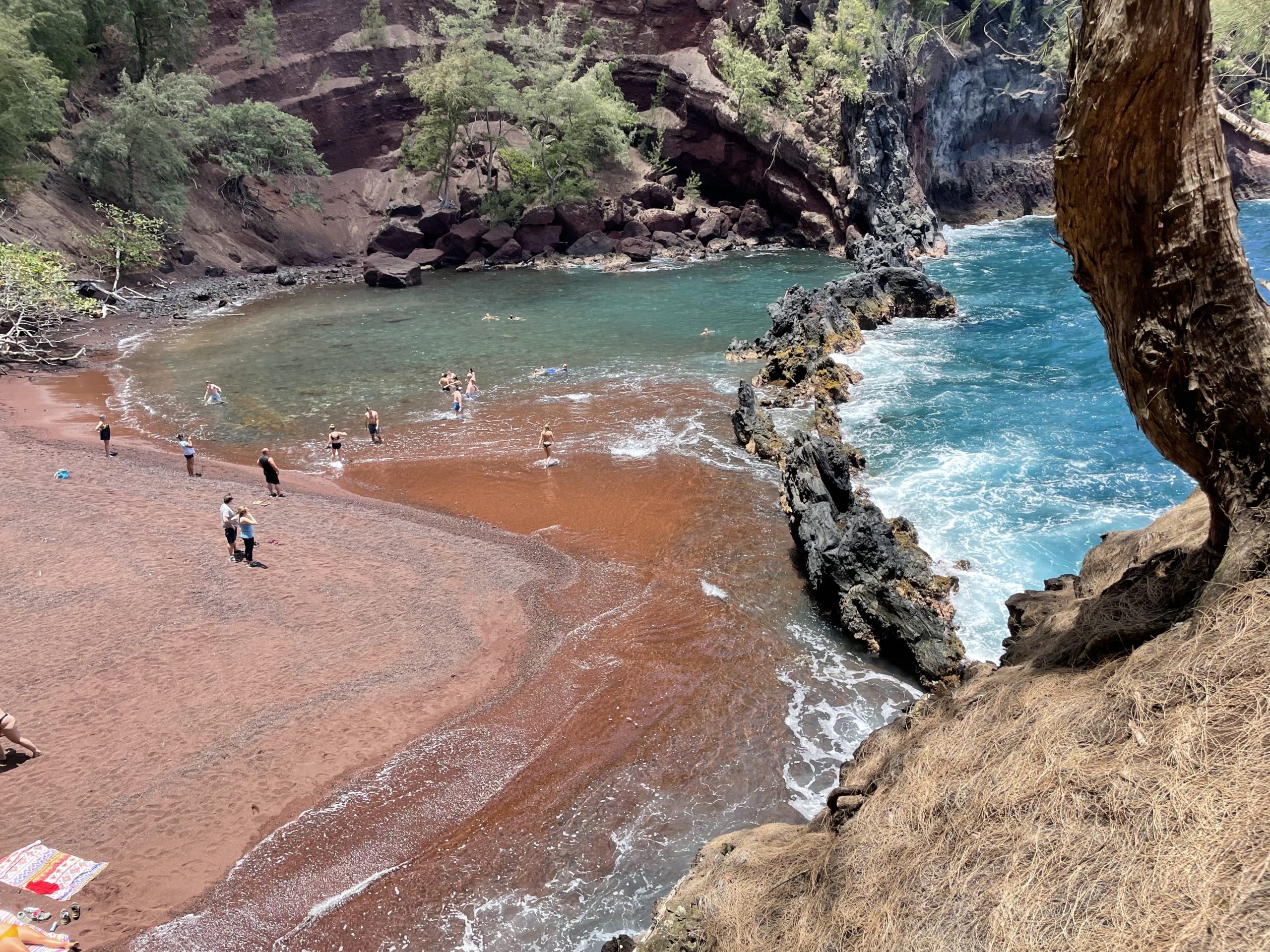 Utroskab Scorch se Maui's Red Sand Beach